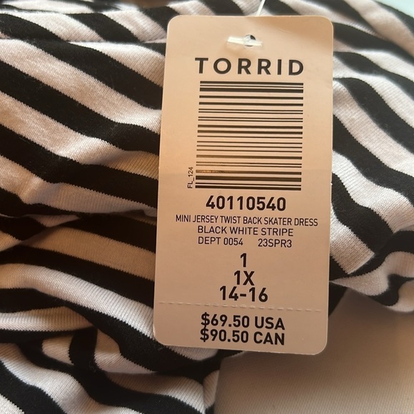 NWT Torrid Women's Black and White plus size Dress Size : 1X - Picture 10 of 12